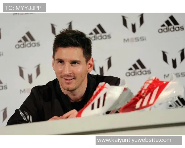 梅西社交媒体分享2026年世界杯用球宣传照引发热议 梅西社交媒体分享2026年世界杯用球宣传照引发热议