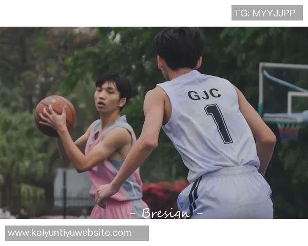 中学生篮球班赛惊现绝杀三分球精彩瞬间引发热议 中学生篮球班赛惊现绝杀三分球精彩瞬间引发热议