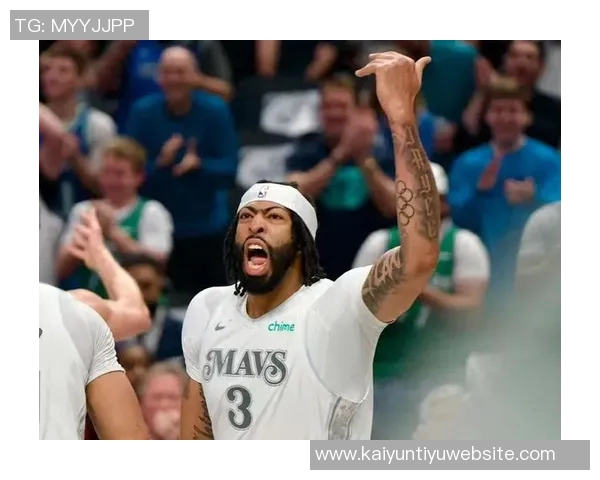 新赛季备战热潮来袭独行侠训练照展现浓眉冥想与弗拉格激情瞬间 新赛季备战热潮来袭独行侠训练照展现浓眉冥想与弗拉格激情瞬间