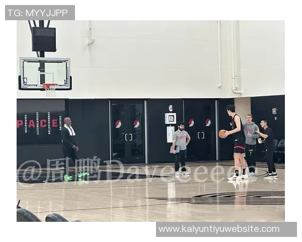 比卢普斯谈杨瀚森训练中的战术理解问题并提供详细指导 比卢普斯谈杨瀚森训练中的战术理解问题并提供详细指导