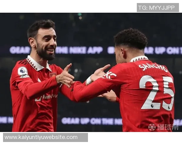 B费晒与拉什福德合照祝其生日快乐鼓励享受当下你值得拥有的快乐