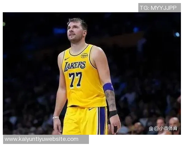 海斯称赞东契奇传球能力与老詹联手将形成强大牵制力 海斯称赞东契奇传球能力与老詹联手将形成强大牵制力