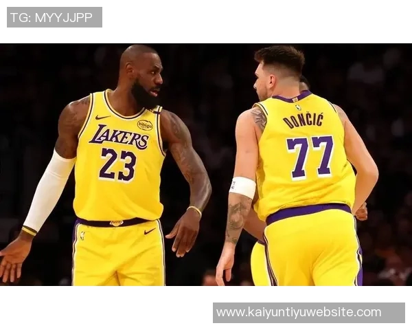 詹姆斯传奇生涯完美收官最后一投选择展现团队精神与智慧