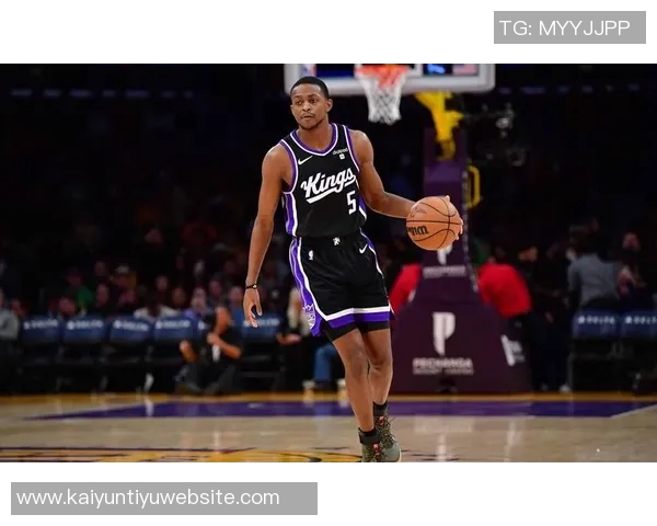 米奇赞福克斯为出色后卫强调其串联队友和防守进步的表现